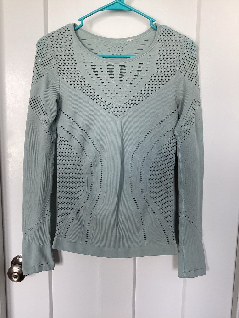 Alo Yoga Sage Green Lark Long Sleeve Top - Women's size Small